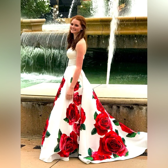 Sherri Hill Prom Dress - Picture 2 of 3